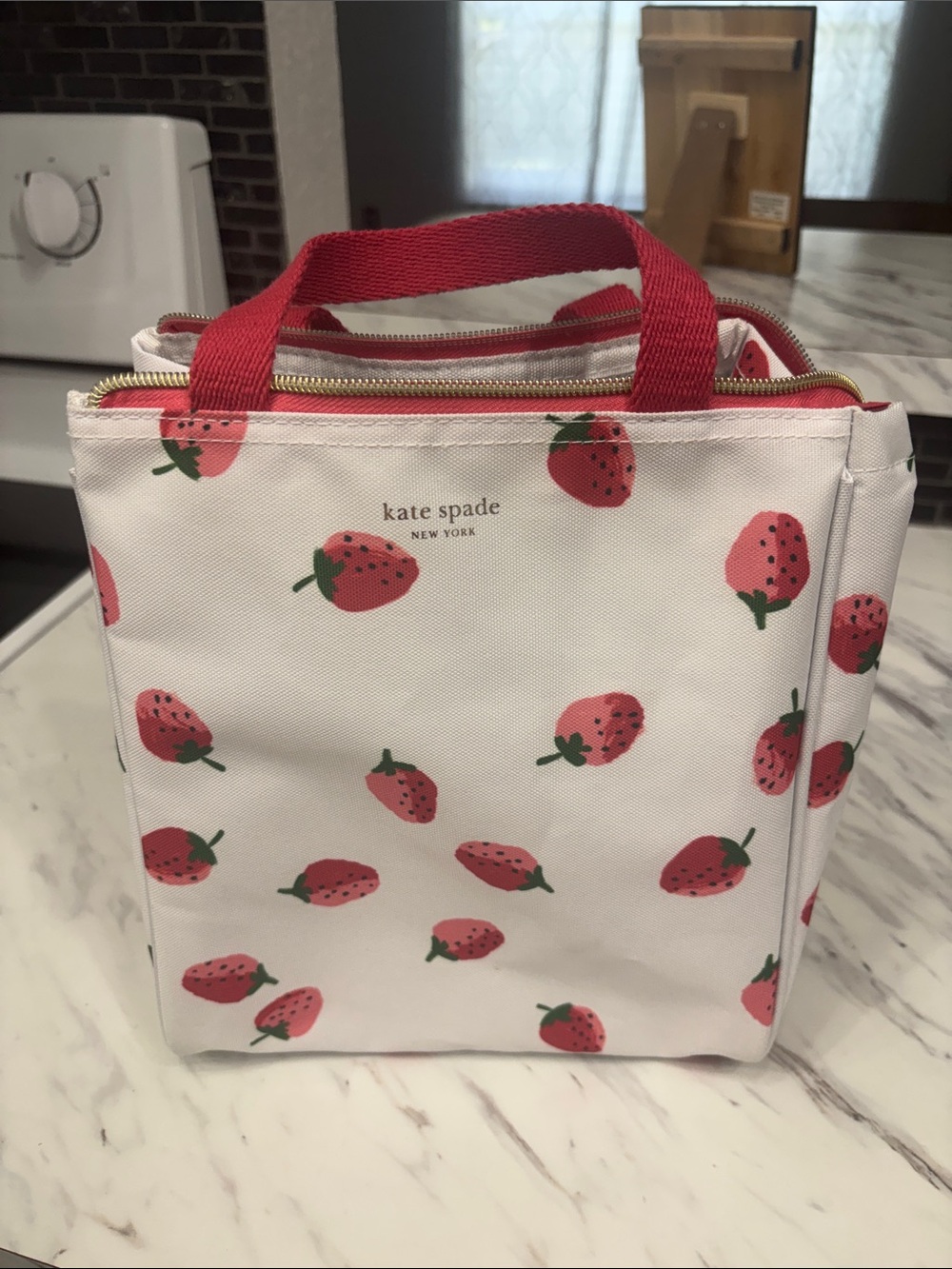 kate spade White Strawberry-Print Pink Handle Kids Lunch Tote